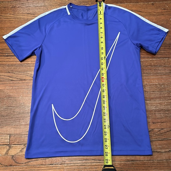 Nike tee - Picture 2 of 7